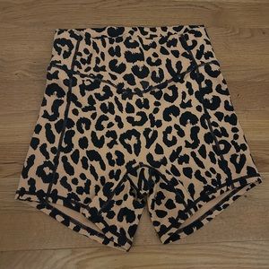 Balance Athletica/Vitality king cheetah ascend shorts XS
